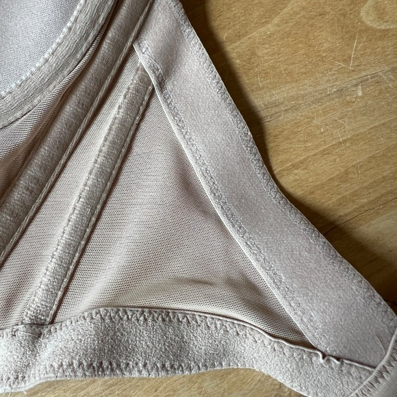B. TEMPT’D WACOAL STRAPLESS BRA NUDE BEIGE 34DD LINGERIE MODERN SILICONE - Picture 11 of 13